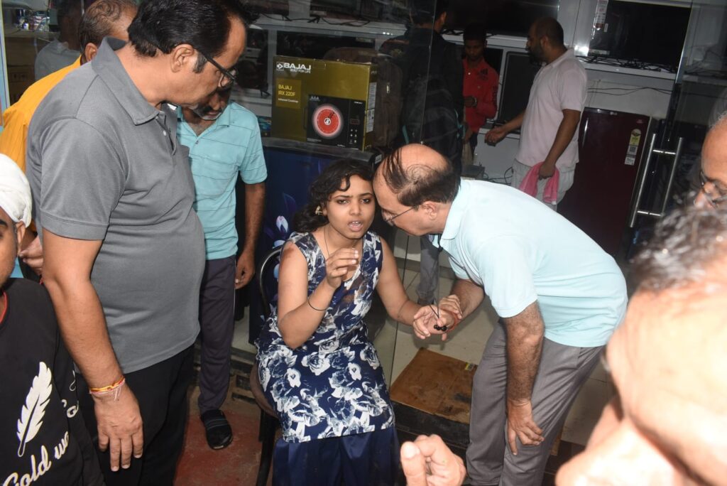 हादसे के बाद बदहवास छात्रा
